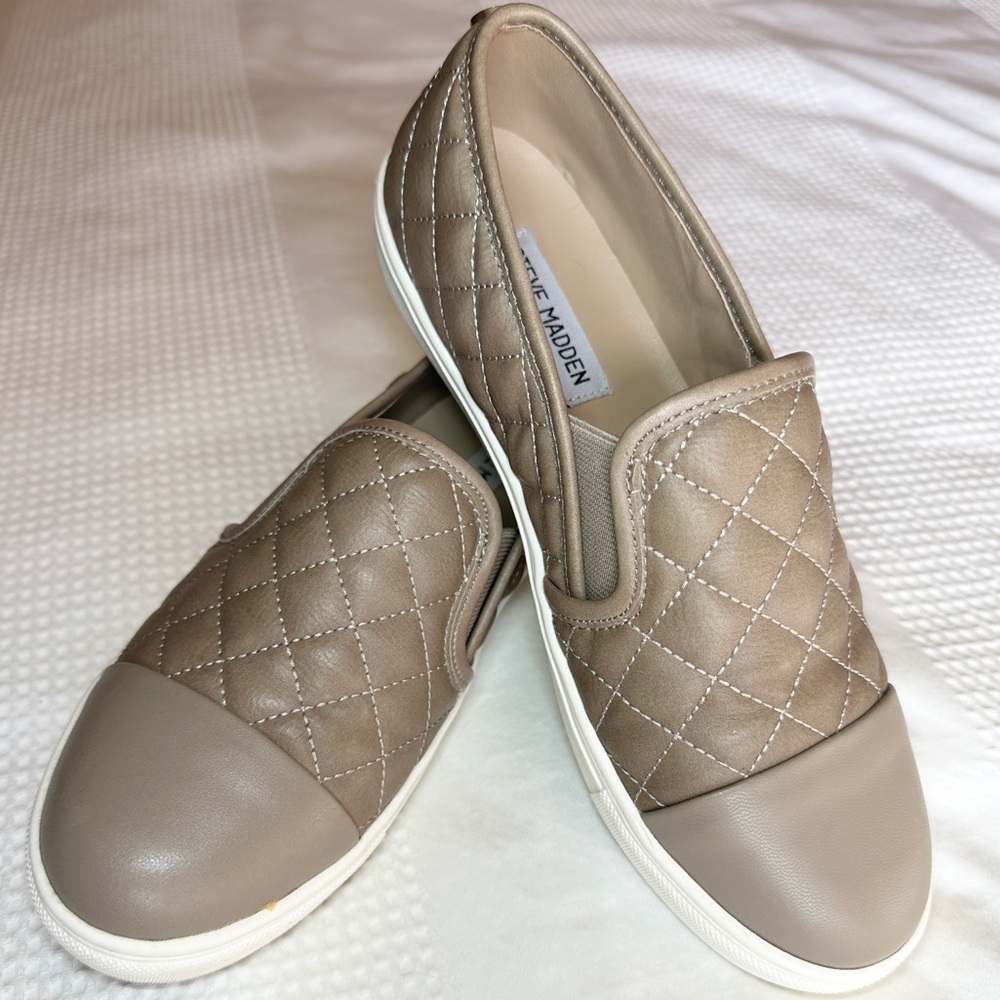 Steve Madden Zaander Slip On Sneaker in Gray (size 7)